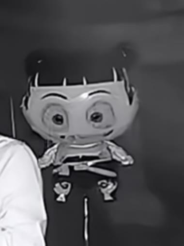 气球上的诡异眼珠封面