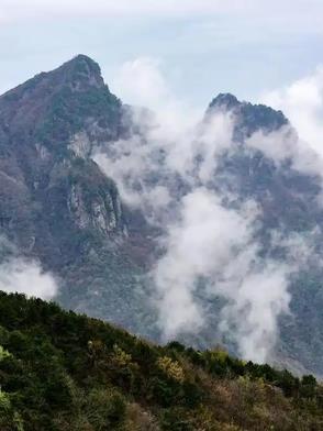 我们曾经翻过那座山封面