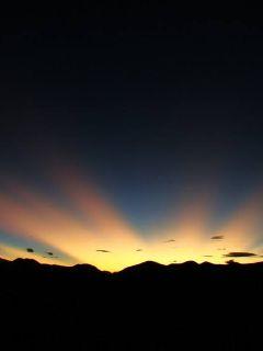 他从佛光中走来封面